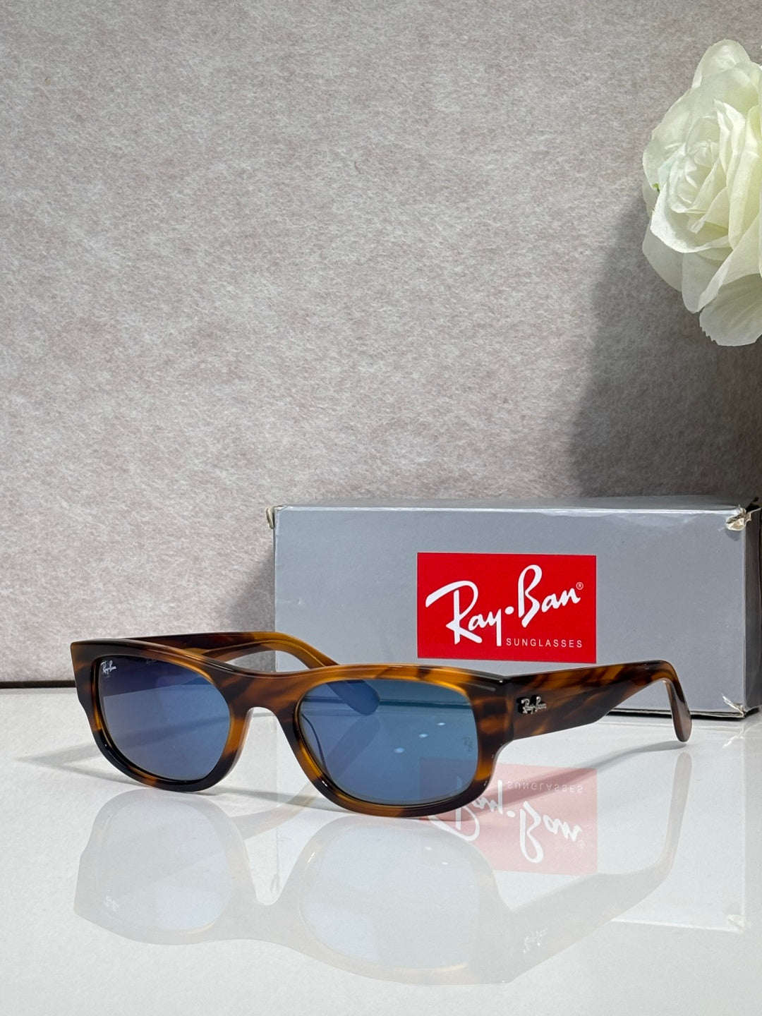 Ray-Ban RB2227 Sunglasses | Classic Round Frame | Unisex