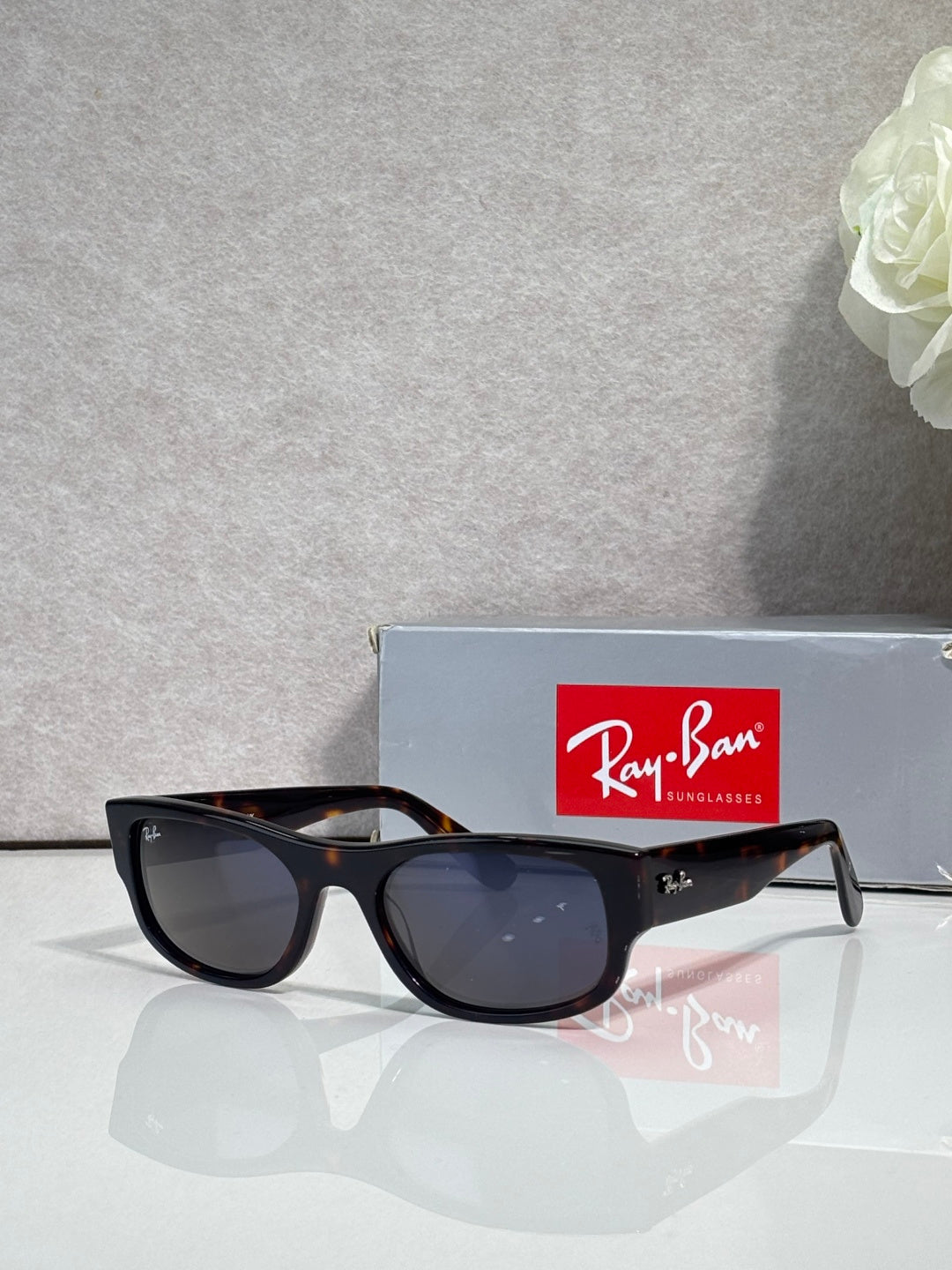 Ray-Ban RB2227 Sunglasses | Classic Round Frame | Unisex