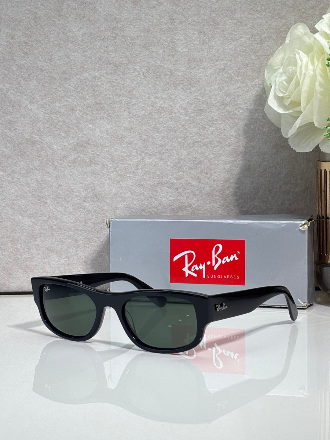 Ray-Ban RB2227 Sunglasses | Classic Round Frame | Unisex