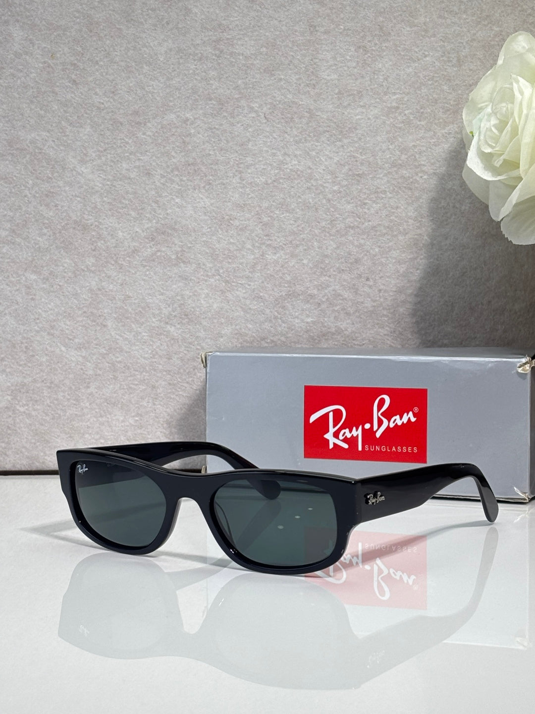 Ray-Ban RB2227 Sunglasses | Classic Round Frame | Unisex